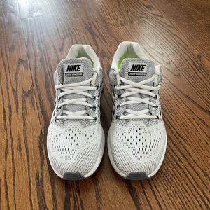 Nike Zoom Vomero 10 Sneakers